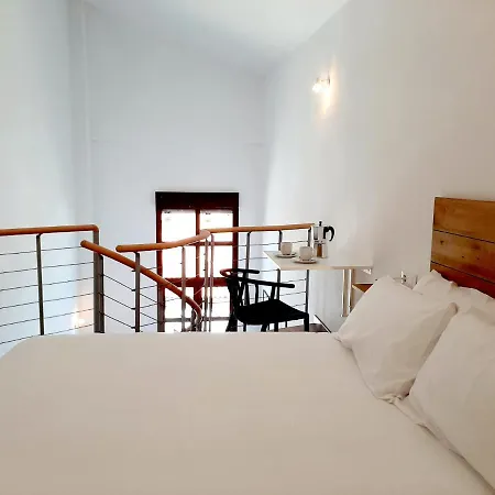 By Gaiarooms Candelario