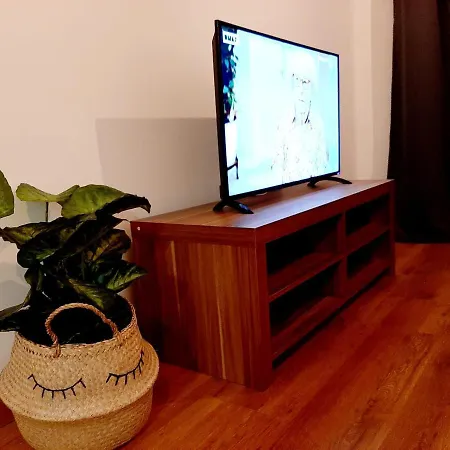 By Gaiarooms Candelario