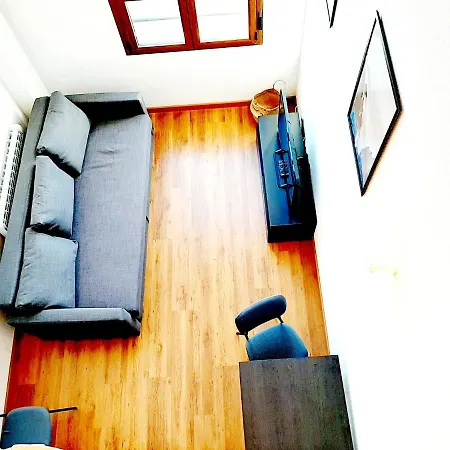 By Gaiarooms Candelario