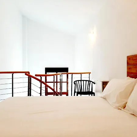 By Gaiarooms * Candelario