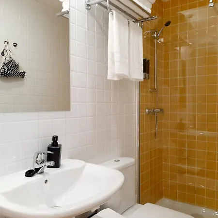 By Gaiarooms Candelario