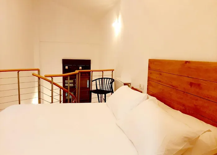 By Gaiarooms Candelario